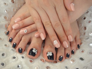 フット&ハンドお揃いネイル♡ | 調布 ネイル まつ毛エクステ riri Free 